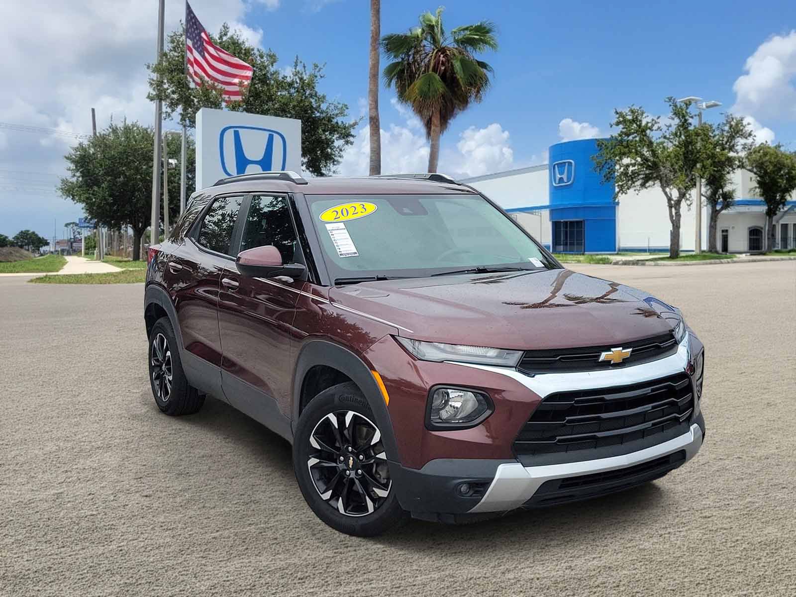 Used 2023 Chevrolet TrailBlazer LT FWD image 1