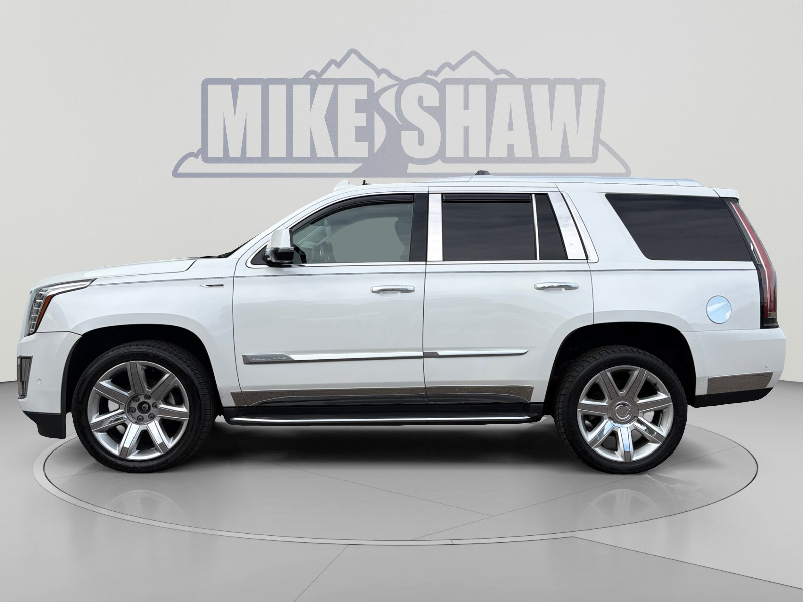 Used 2017 Cadillac Escalade Luxury AWD/4WD image 2