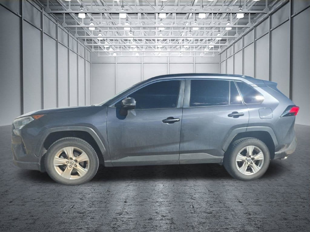 Used 2019 Toyota RAV4 XLE AWD/4WD image 2