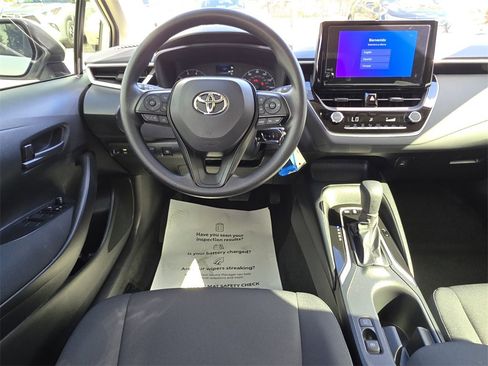 Used 2025 Toyota Corolla LE image 7