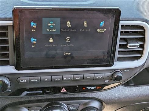 Used 2023 Hyundai Venue Limited FWD image 15