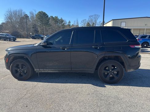 Used 2024 Jeep Grand Cherokee Altitude image 8