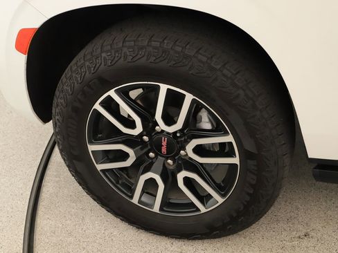 Used 2023 GMC Yukon XL AT4 w/ Technology Package AWD/4WD image 36