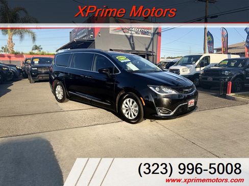 Used 2019 Chrysler Pacifica Touring-L w/ Advanced Safetytec Group FWD image 1