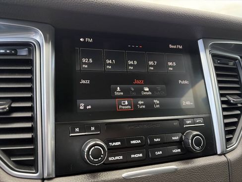 Used 2018 Porsche Macan AWD/4WD image 33