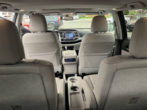 Used 2014 Toyota Highlander XLE AWD/4WD image 20