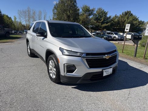 Used 2022 Chevrolet Traverse LS AWD/4WD image 7