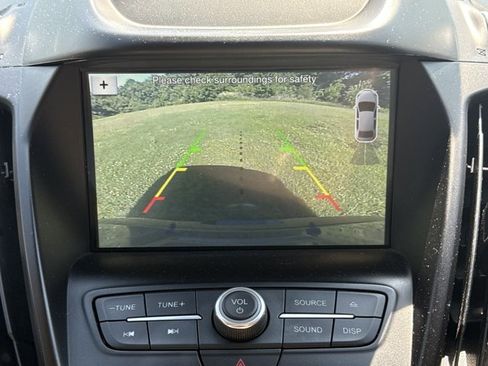 Used 2018 Ford Escape SE w/ Ford Safe & Smart Package AWD/4WD image 5