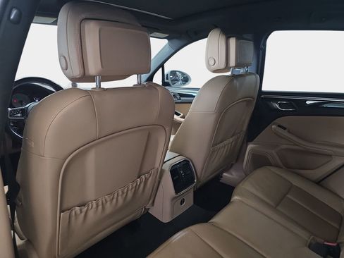 Used 2021 Porsche Macan S image 16