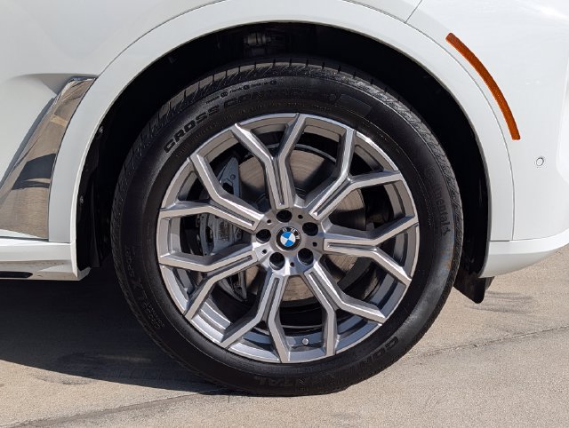 Used 2026 BMW X7 xDrive40i w/ Premium Package AWD/4WD image 8