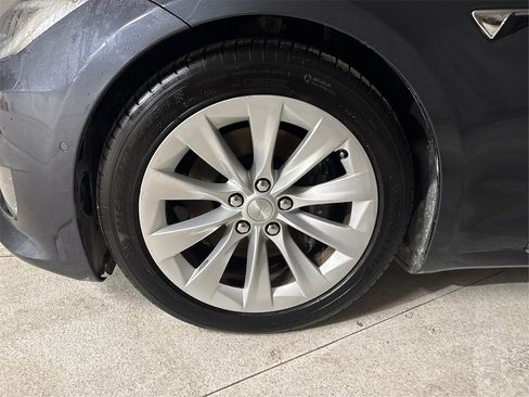 Used 2016 Tesla Model S 70 image 18