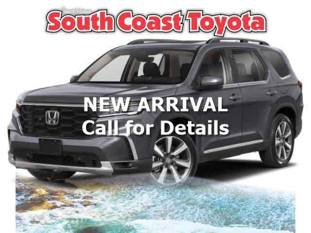 Used 2025 Honda Pilot Touring image 1