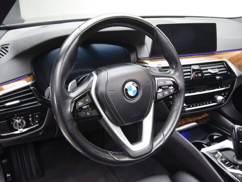 Used 2020 BMW 530i xDrive w/ Premium Package image 16