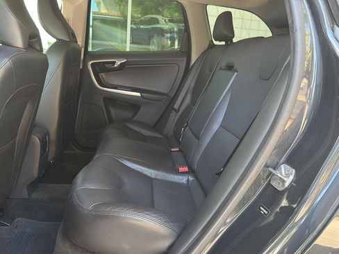 Used 2016 Volvo XC60 T5 Premier w/ Proximity Package image 16