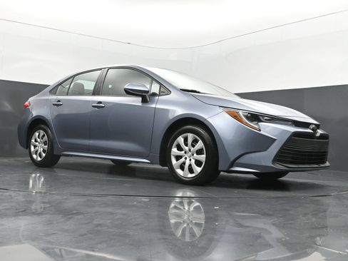 Used 2026 Toyota Corolla LE FWD image 41