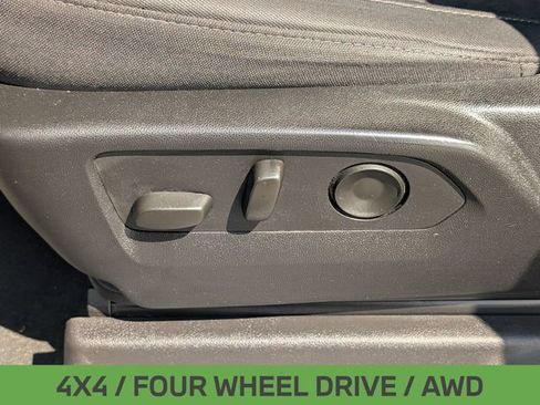 Used 2025 Chevrolet Silverado 1500 LT AWD/4WD image 18