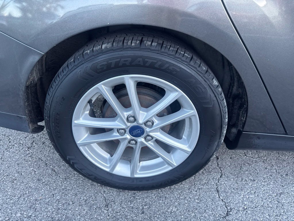 Used 2015 Ford Focus SE FWD image 37
