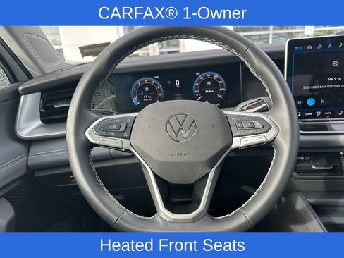 Used 2025 Volkswagen Tiguan SE w/ Panoramic Sunroof Package image 18