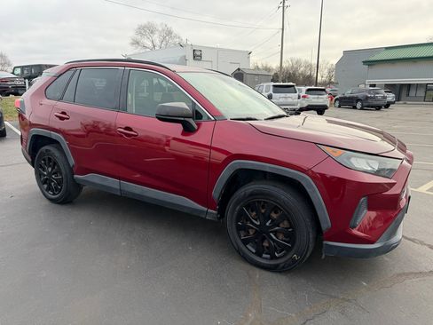 Used 2019 Toyota RAV4 LE image 10