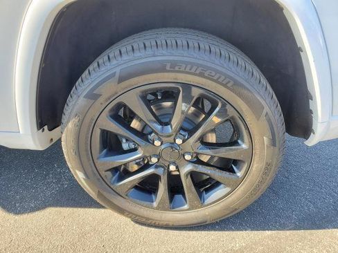Used 2022 Jeep Grand Cherokee Laredo X AWD/4WD image 31