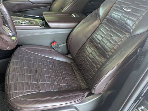Used 2022 Cadillac Escalade Sport Platinum w/ LPO, ONYX Package AWD/4WD image 16