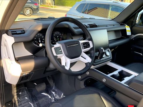 New 2026 Land Rover Defender 110 X-Dynamic SE image 9