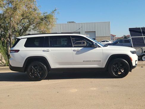 Used 2023 Jeep Grand Cherokee L Laredo AWD/4WD image 9