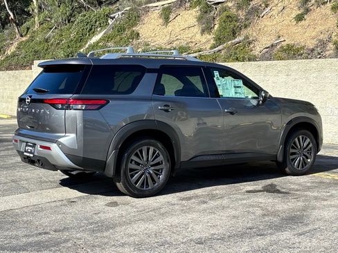 New 2025 Nissan Pathfinder SL w/ SL Premium Package image 3