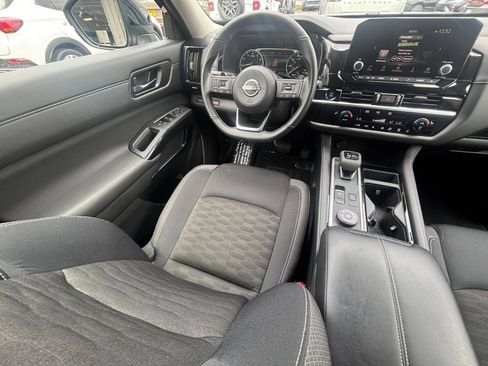 Used 2025 Nissan Pathfinder SV AWD/4WD image 37