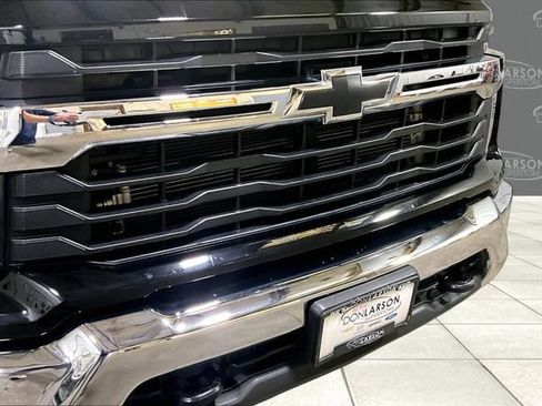 Used 2024 Chevrolet Silverado 2500 LT AWD/4WD image 11