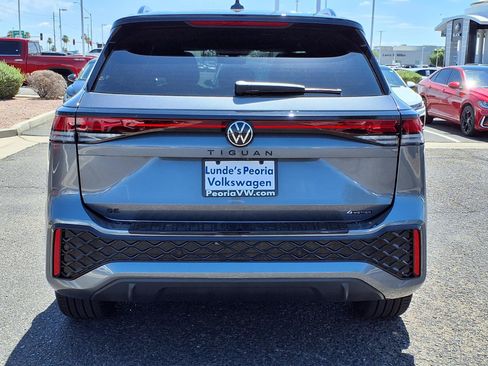 New 2026 Volkswagen Tiguan SE R-Line AWD/4WD image 2