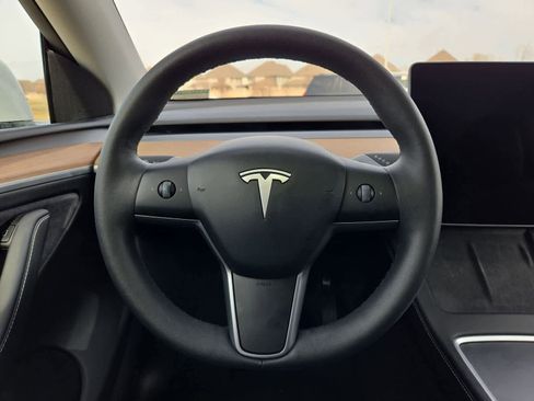 Used 2024 Tesla Model Y Long Range image 20