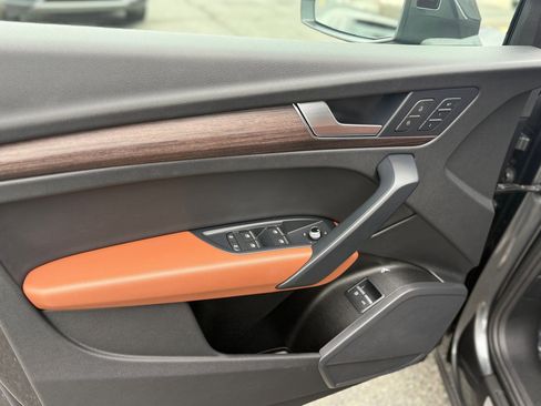 Used 2023 Audi Q5 e Premium w/ Convenience Package image 11