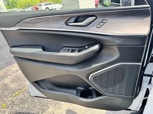 New 2025 Jeep Grand Cherokee Limited w/ Black Appearance Package image 16