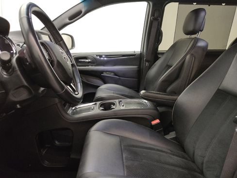 Used 2017 Dodge Grand Caravan SXT w/ Driver Convenience Group image 17