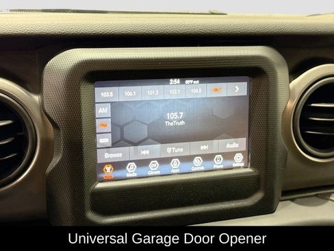 Used 2021 Jeep Gladiator Sport image 32