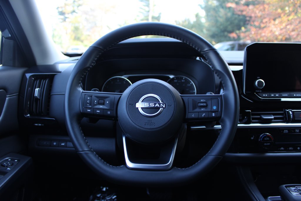 Used 2025 Nissan Pathfinder SV w/ SV Premium Package AWD/4WD image 19