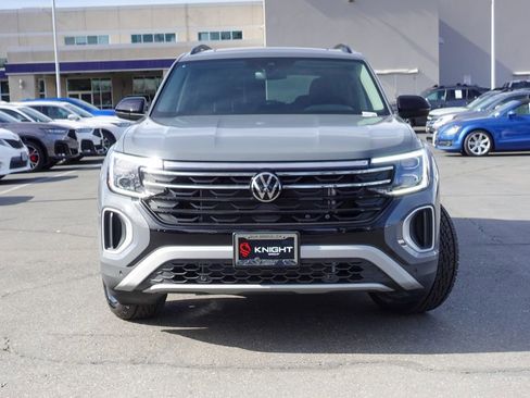 Used 2025 Volkswagen Atlas Peak Edition SE image 2