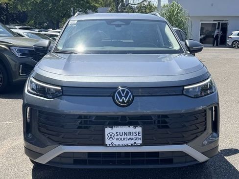Used 2026 Volkswagen Tiguan SE AWD/4WD image 2