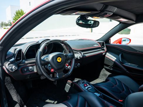 Used 2014 Ferrari 458 Italia Coupe RWD image 19