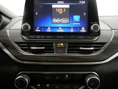 Used 2024 Nissan Altima 2.5 SV FWD image 19