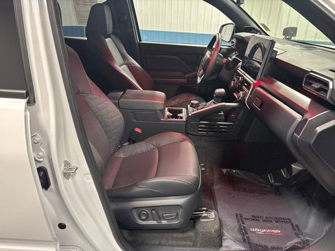 Used 2025 Toyota 4Runner Limited image 34