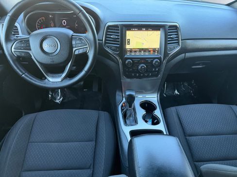 Used 2018 Jeep Grand Cherokee Laredo AWD/4WD image 6