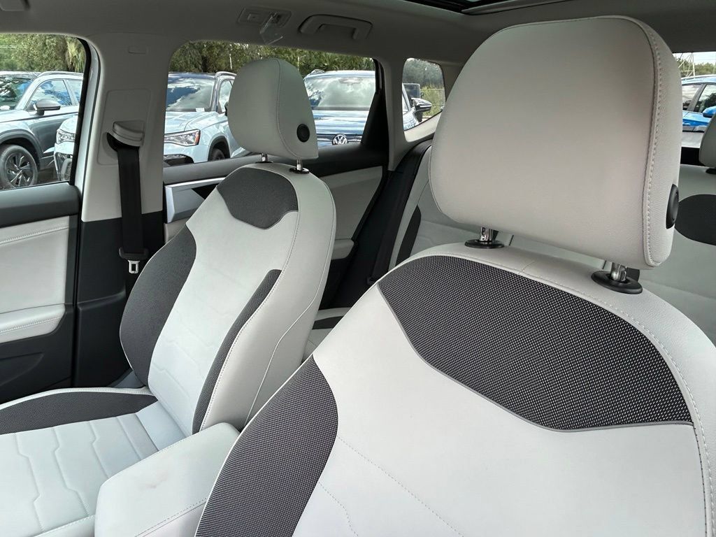 New 2026 Volkswagen Taos SE FWD image 16