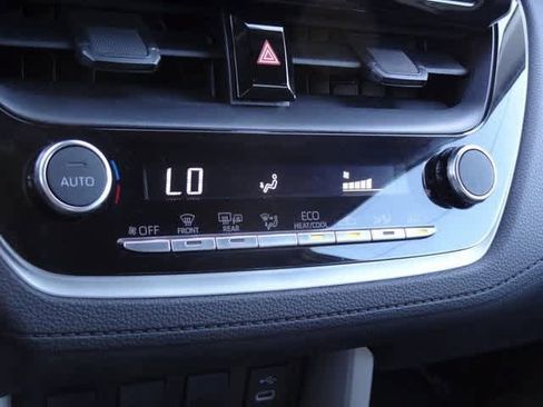 Used 2025 Toyota Corolla Cross LE image 25