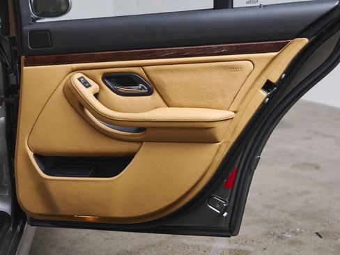 Used 2003 BMW M5 image 78