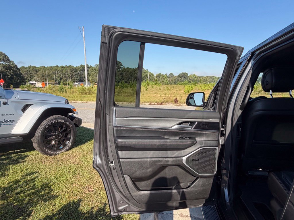 Used 2024 Jeep Wagoneer Series II RWD image 52
