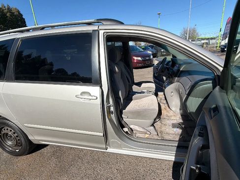 Used 2008 Toyota Sienna CE FWD image 12