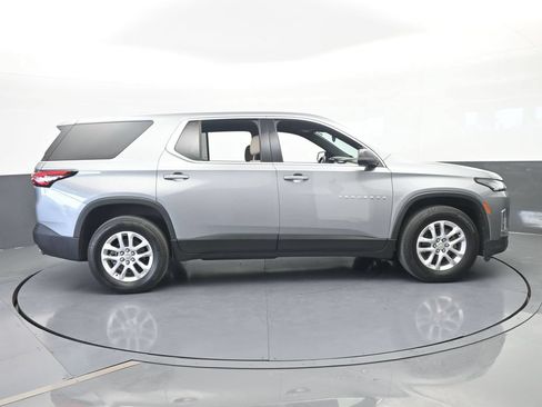 Used 2023 Chevrolet Traverse LS FWD image 7
