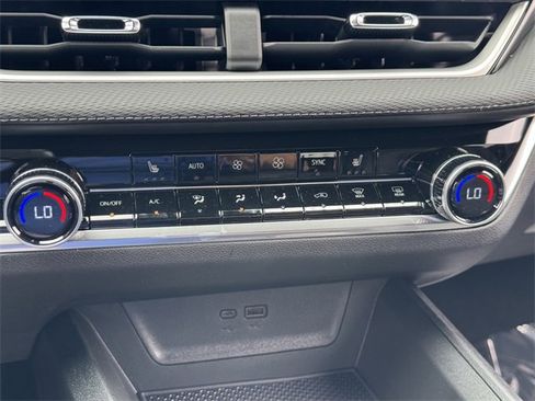 New 2026 Chevrolet Equinox LT w/ Convenience Package II image 15